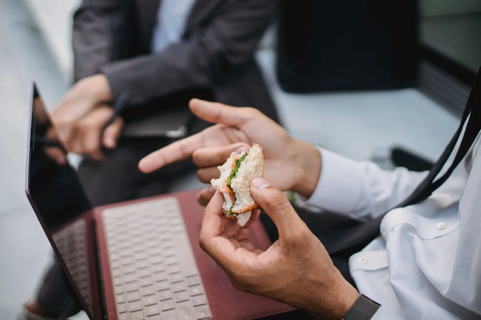 Meeting Catering mit Snacks und Kaffee in einem Büro in Berlin