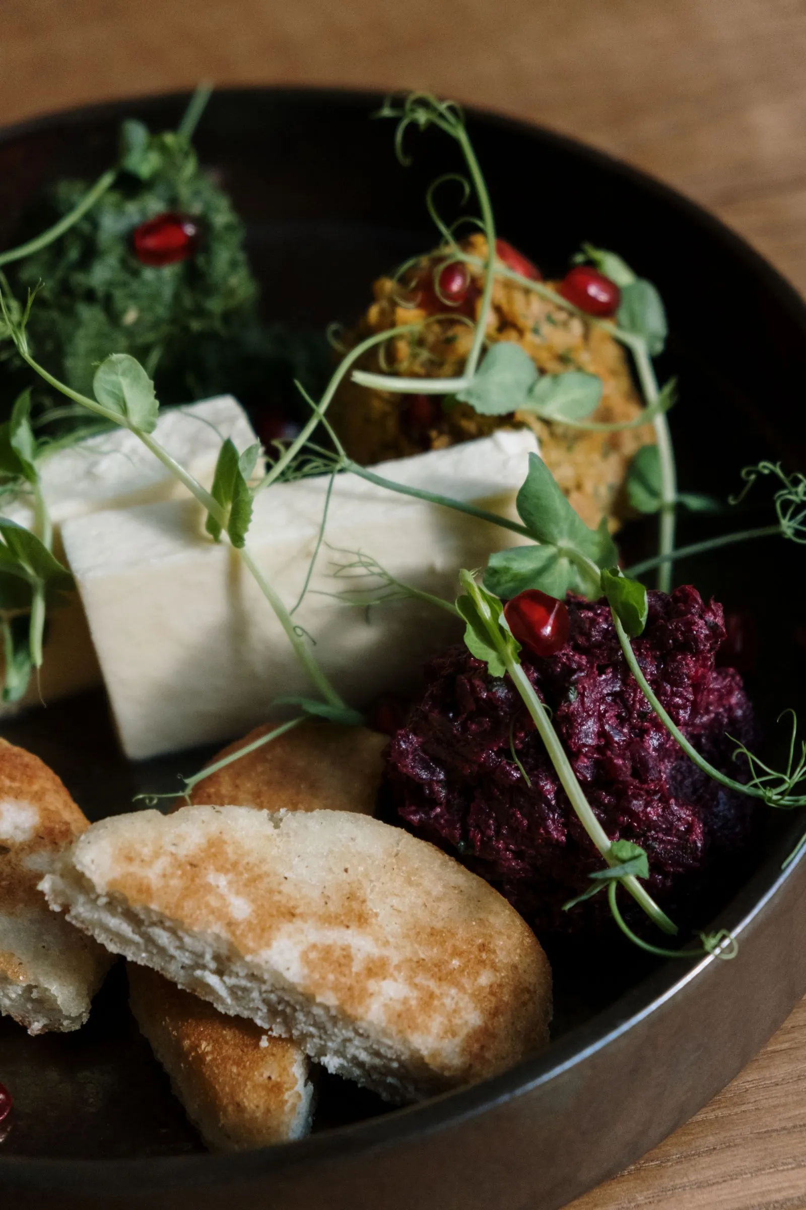 Buntes veganes Catering mit pflanzlichen Bowls und Mezze in Berlin
